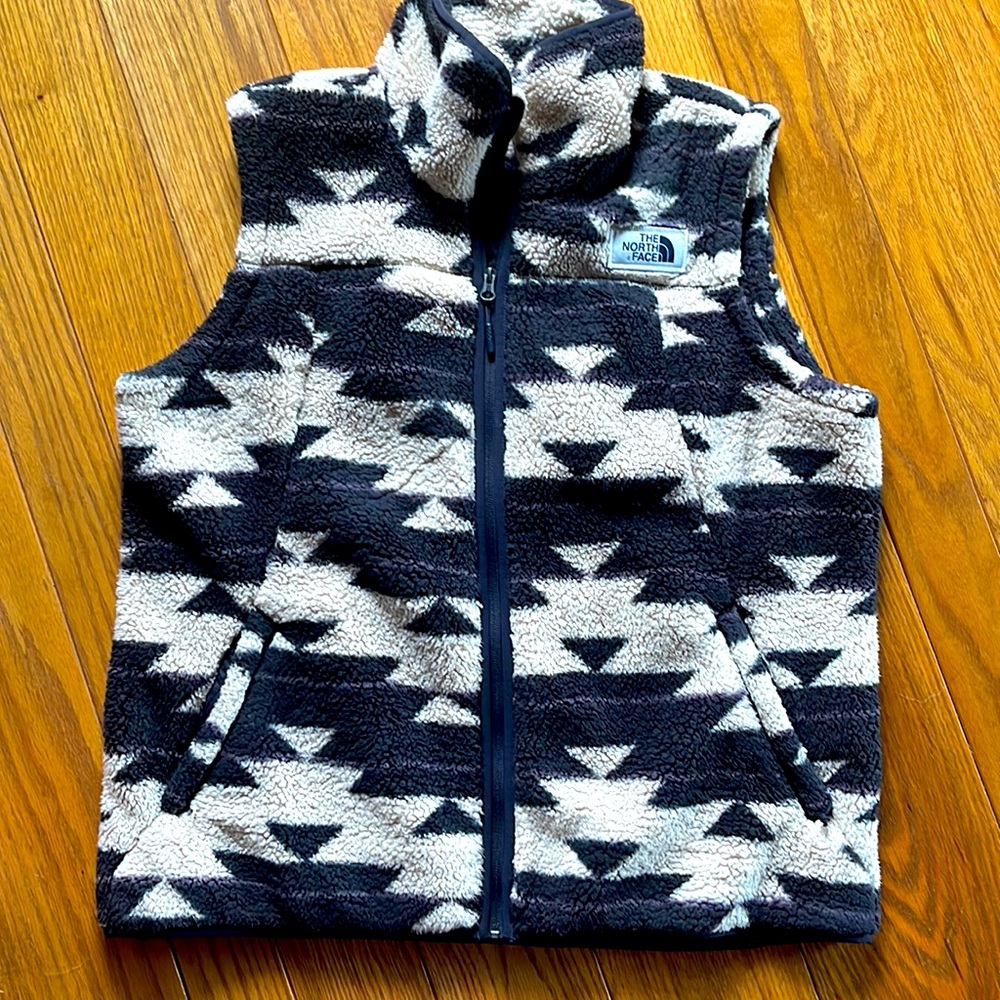 Womens xxl northface vest multi color. White black mix